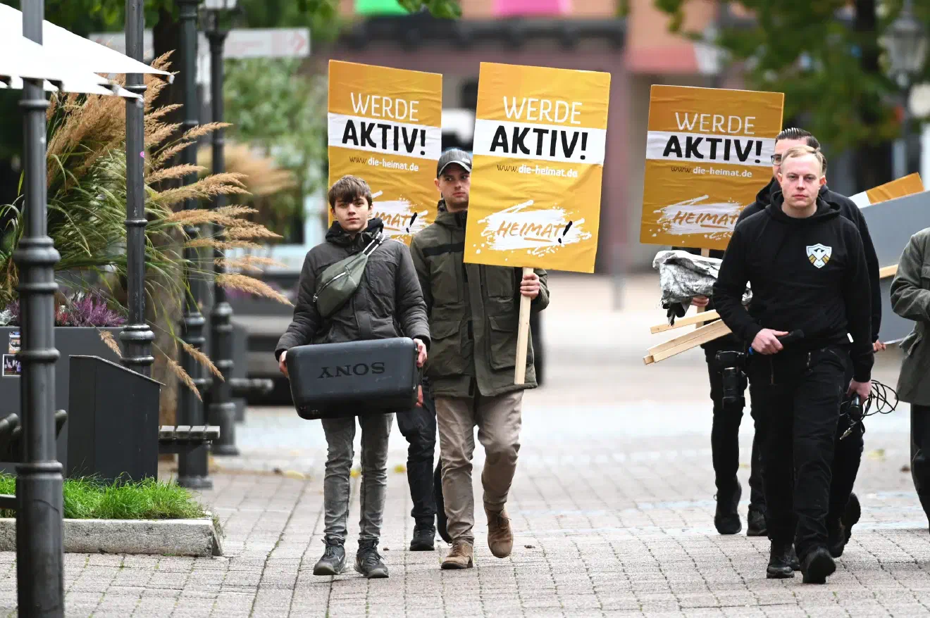 Die JN-Reisegruppe zeichnete sich vor allem durch die Anwesenheit zahlreicher "Neuzugänge" in den Strukturen des Jugenverbandes aus. Langjährige Mitglieder blieben der Veranstaltung hingegen weitestgehend fern. Von den ursprünglich zwanzig angemeldeten Teilnehmenden erschienen dann schließlich nur rund die Hälfte. 
