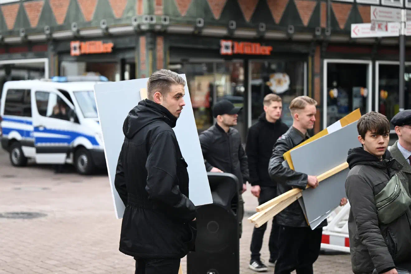 Aus diesem Grund waren bei der Kundgebung in Celle nun vor allem jüngere Neonazis zugegen.
