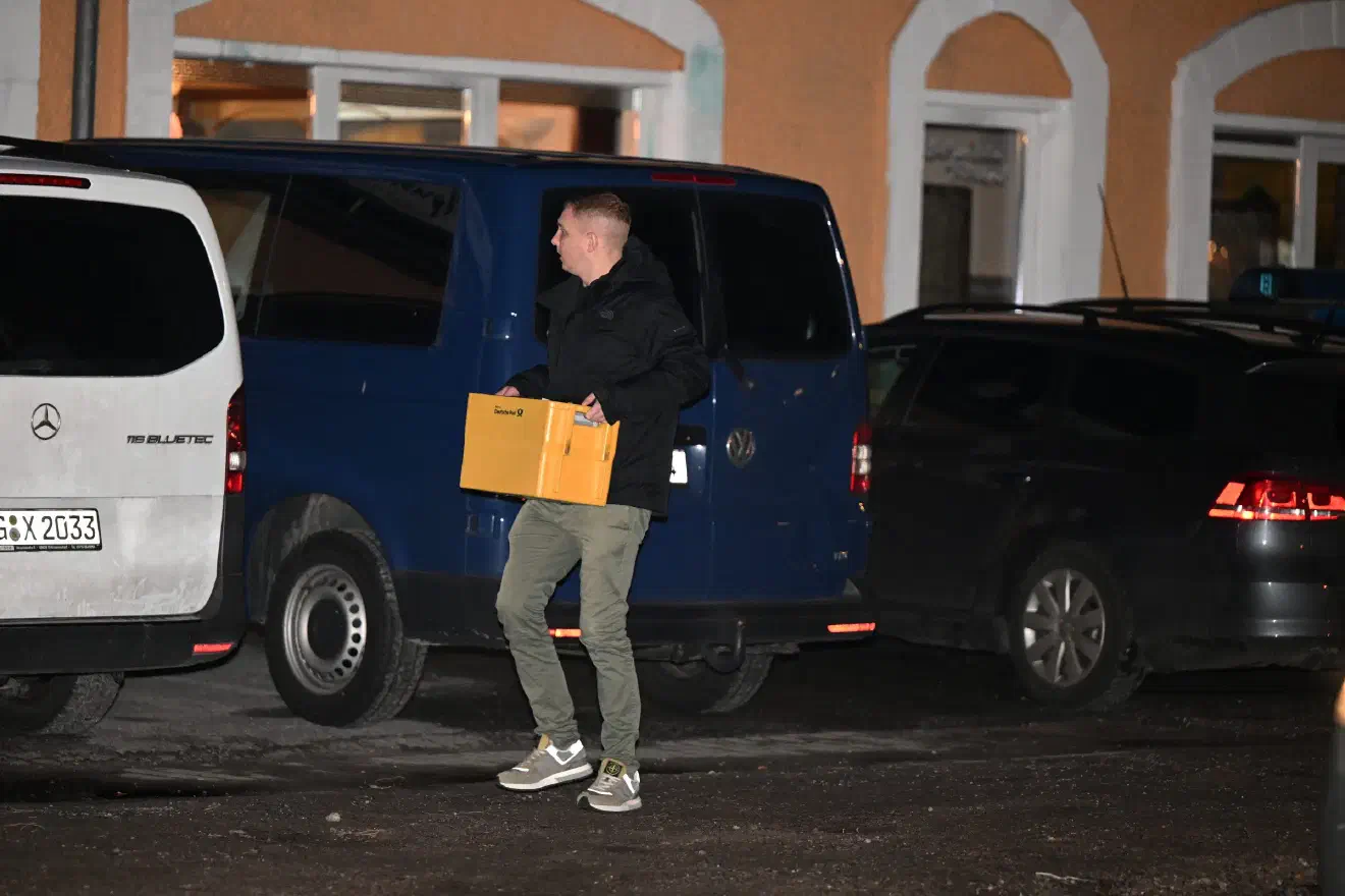 Vor Ort war auch ein Kamerateam des extrem rechten Compact-Magazins von Jürgen Elsässer. Angeleitet unter anderem durch Simon Andre Kaupert, einem langjährigen Aktivisten der Neuen Rechten, führten diese noch vor Beginn der Veranstaltung ein Interview mit der JA-Landesvorsitzenden durch.