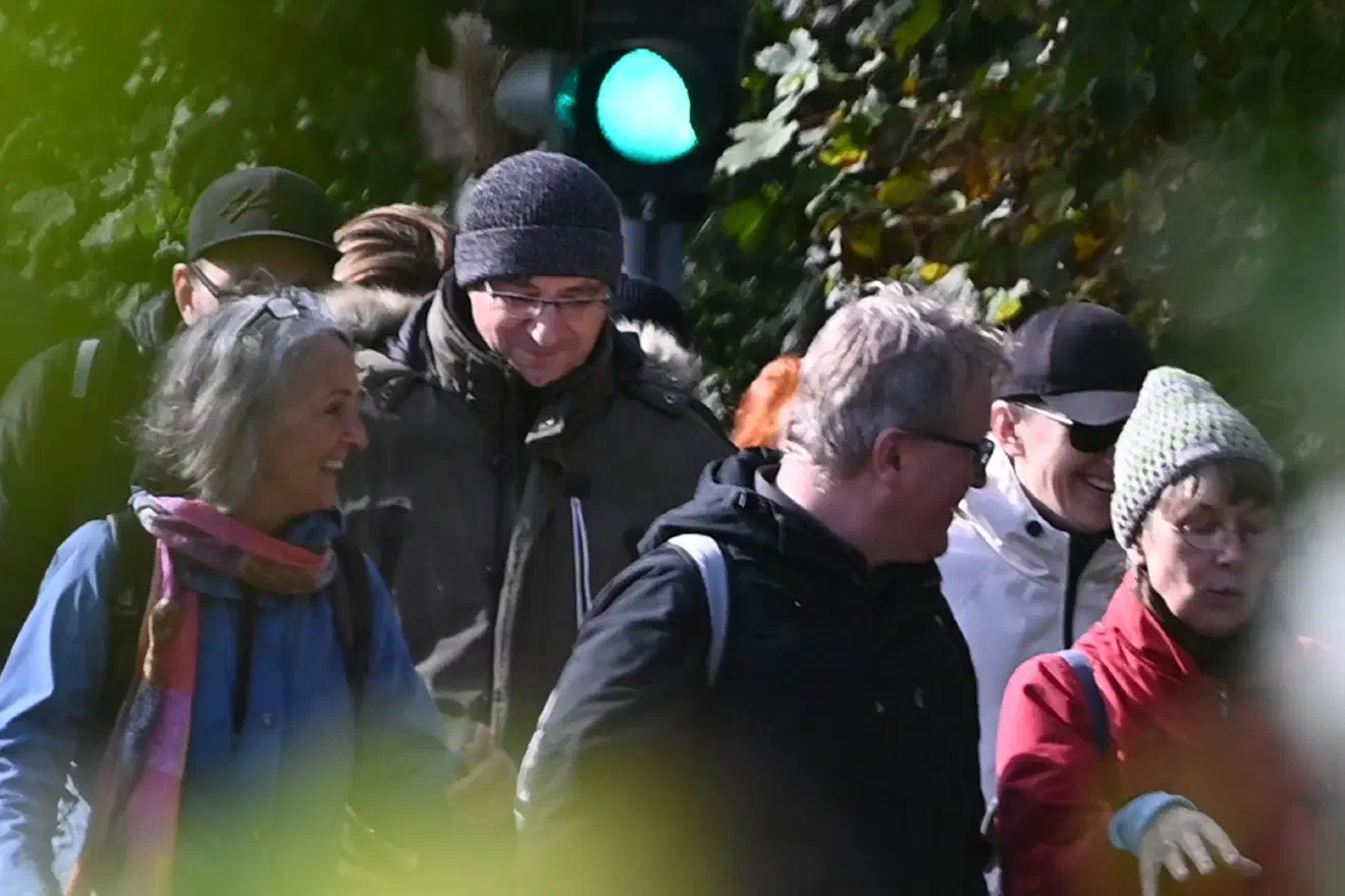 Lütge tritt unter dem Namen "Andreas Vinyard" als (ehemaliger) KSK-Soldat, Pickup-Artist, Sportbegeisterter und Corona-Protestler in Erscheinung. Er gibt sich als Weltenbummler und "Lebenskünstler", gibt Seminare zu Betriebsgründungen im KRD und bietet außerdem Lebensberatungen an.
