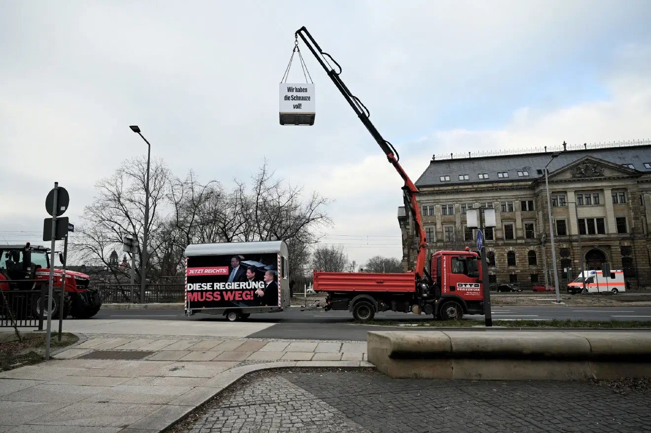 Am Montag, den 08. Januar 2024, fand in der sächsischen Landeshauptstadt eine Demonstration der extrem rechten "Freien Sachsen" statt. Die Veranstaltung stand im Zusammenhang mit den sogenannten "Bauernprotesten" gegen die Agragpolitik der Bundesregierung - bundesweit waren dazu Aktionen angekündigt. 