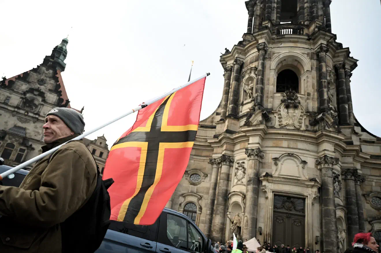 Auffällig an der Veranstaltung waren die großen weltanschaulichen Schnittmengen der Teilnehmenden. Eine extrem rechte bis offen neonazistische Ideologie, eine grundsätzliche Ablehnung der Demokratie war hier das verbindene Element. Berührungsängste zu organisierten Neonazis gab es nicht. Im Gegenteil.  
