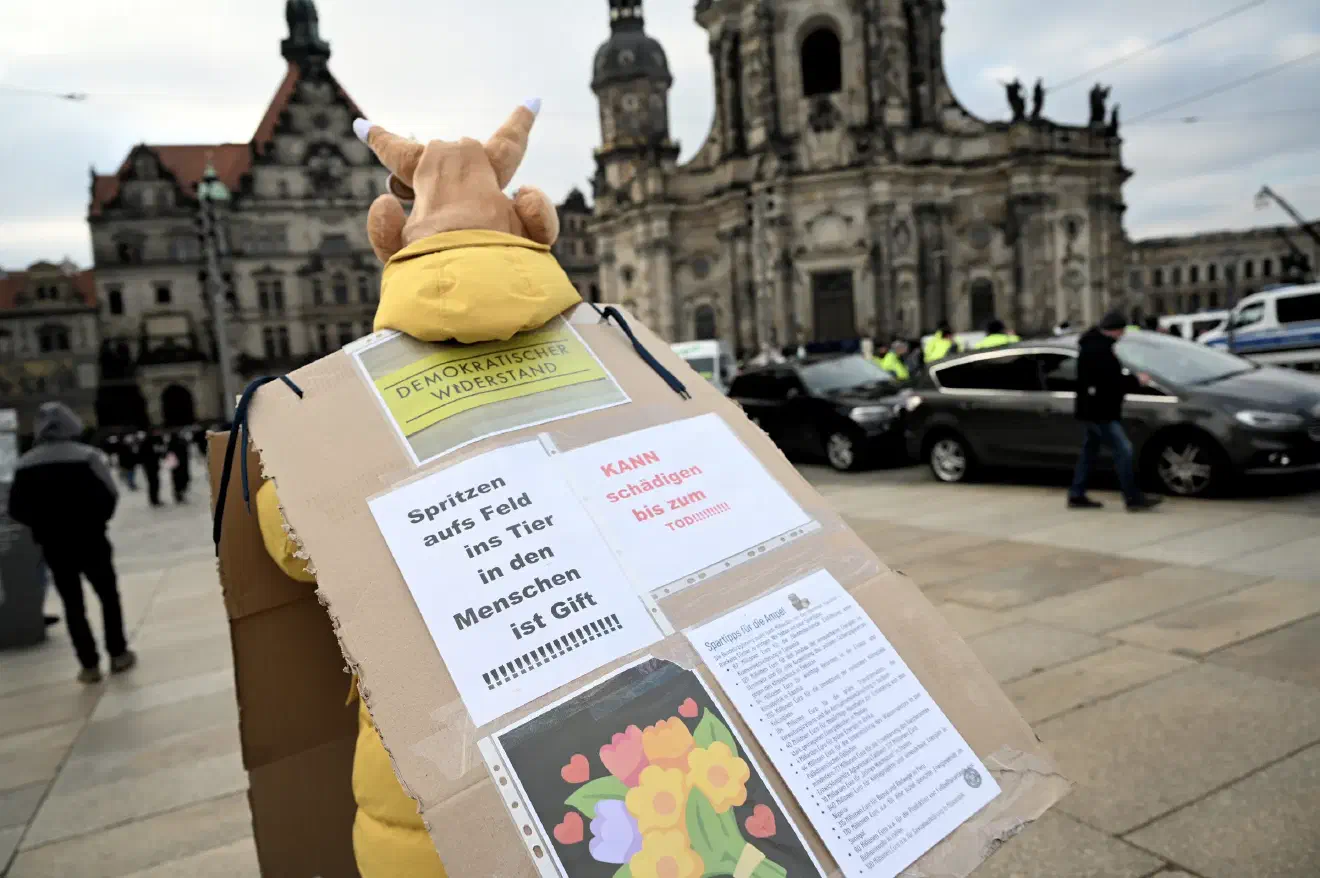 Auch Personenkreis aus den Strukturen der Corona-Proteste, der Reichsbürger:innen und Selbstverwalter:innen fanden sich an diesem Tag in Dresden zusammen.