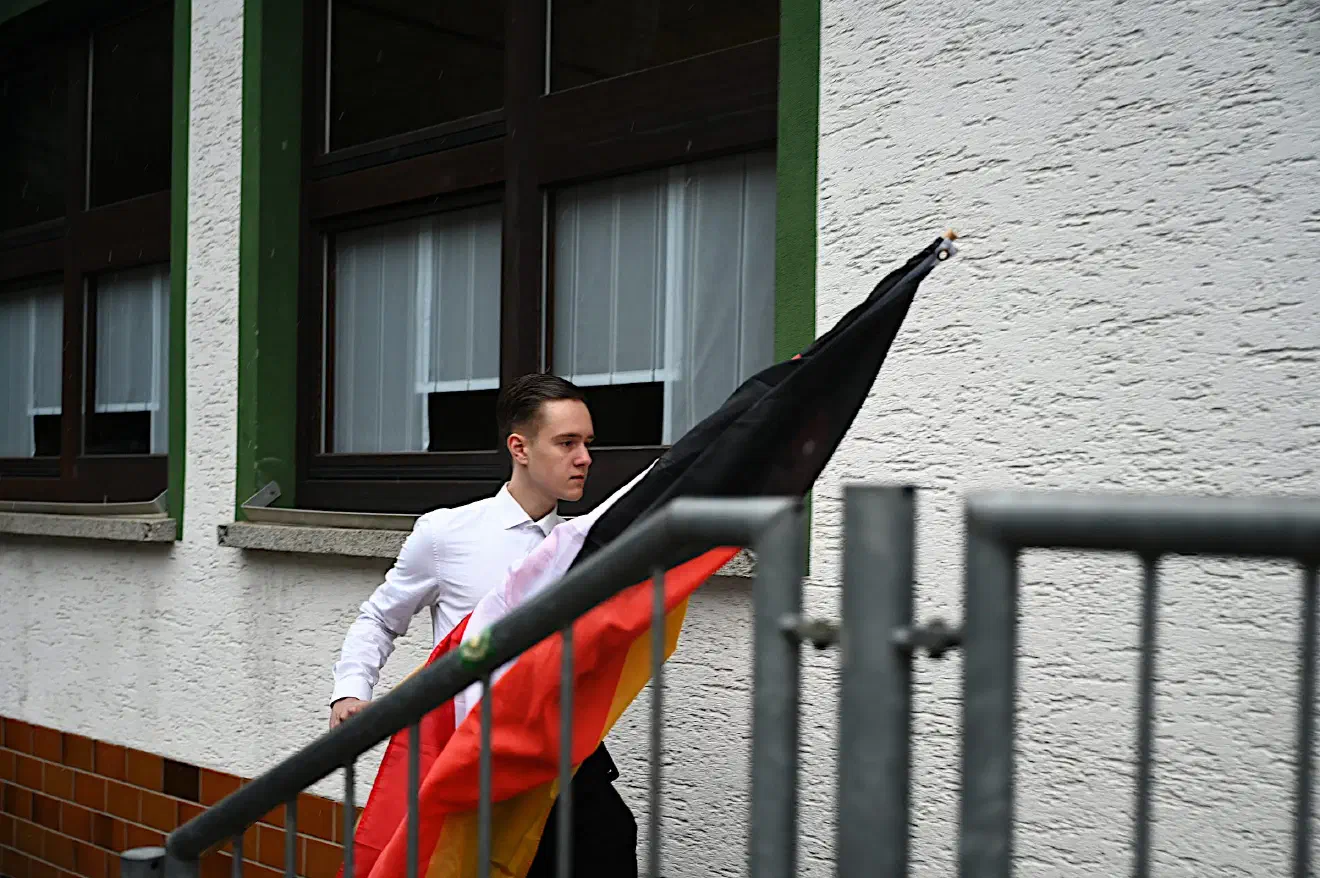 Dass sich die angereisten Neonazis nicht auf verbale "Argumente" beschränkten, sollte sich im Verlauf des Tages noch zeigen.