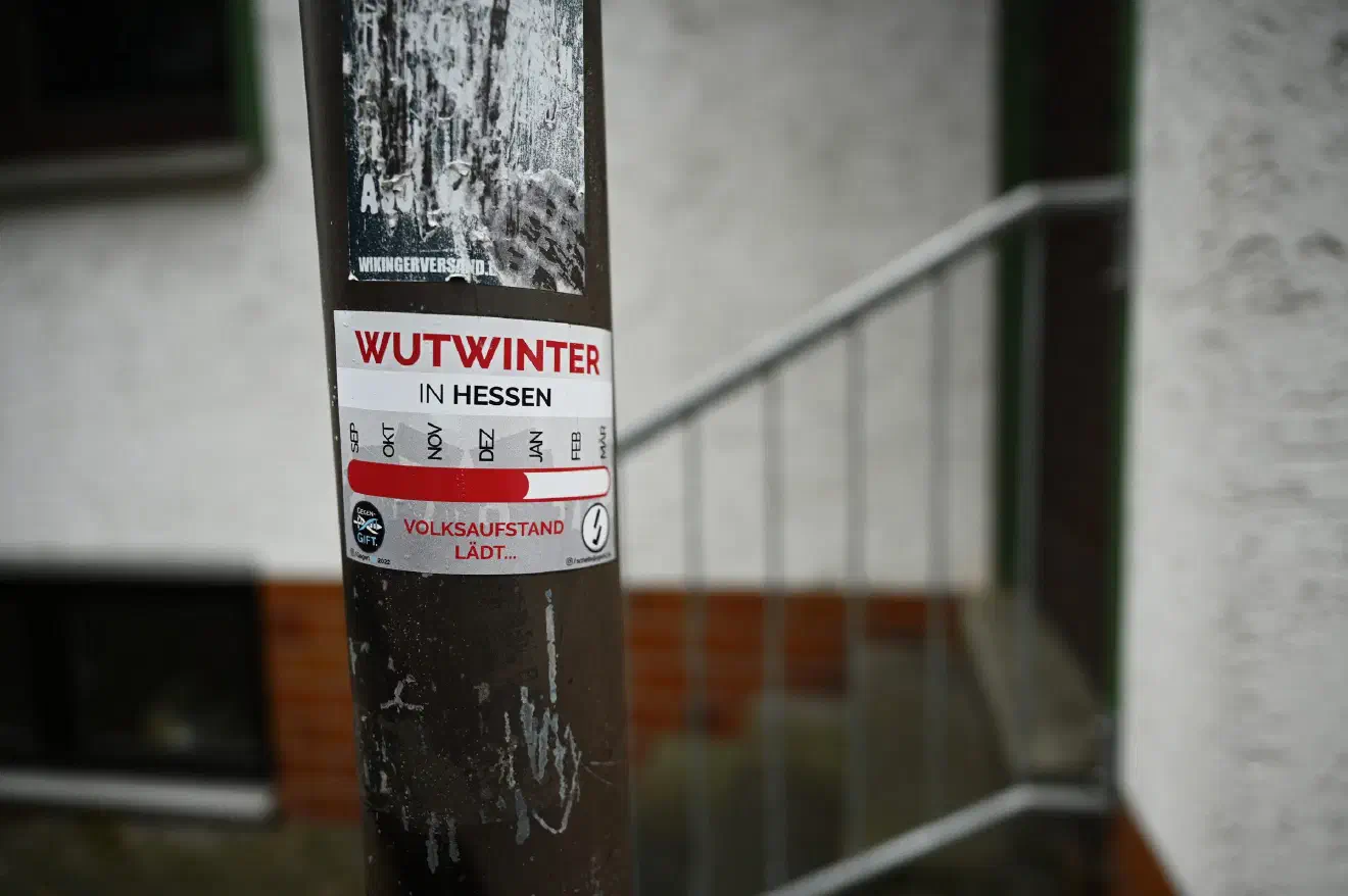 Die Neonazi-Aktivitäten dürften in Biskirchen nicht allzu überraschend stattgefunden haben. Rund um die Gaststätte "Grüne Au" fanden sich zahlreiche Aufkleber der Neonazi-Partei. Hier ein Aufkleber der Jugendorganisation "Junge Nationalisten" und ihrer Kampagne "Gegengift"
