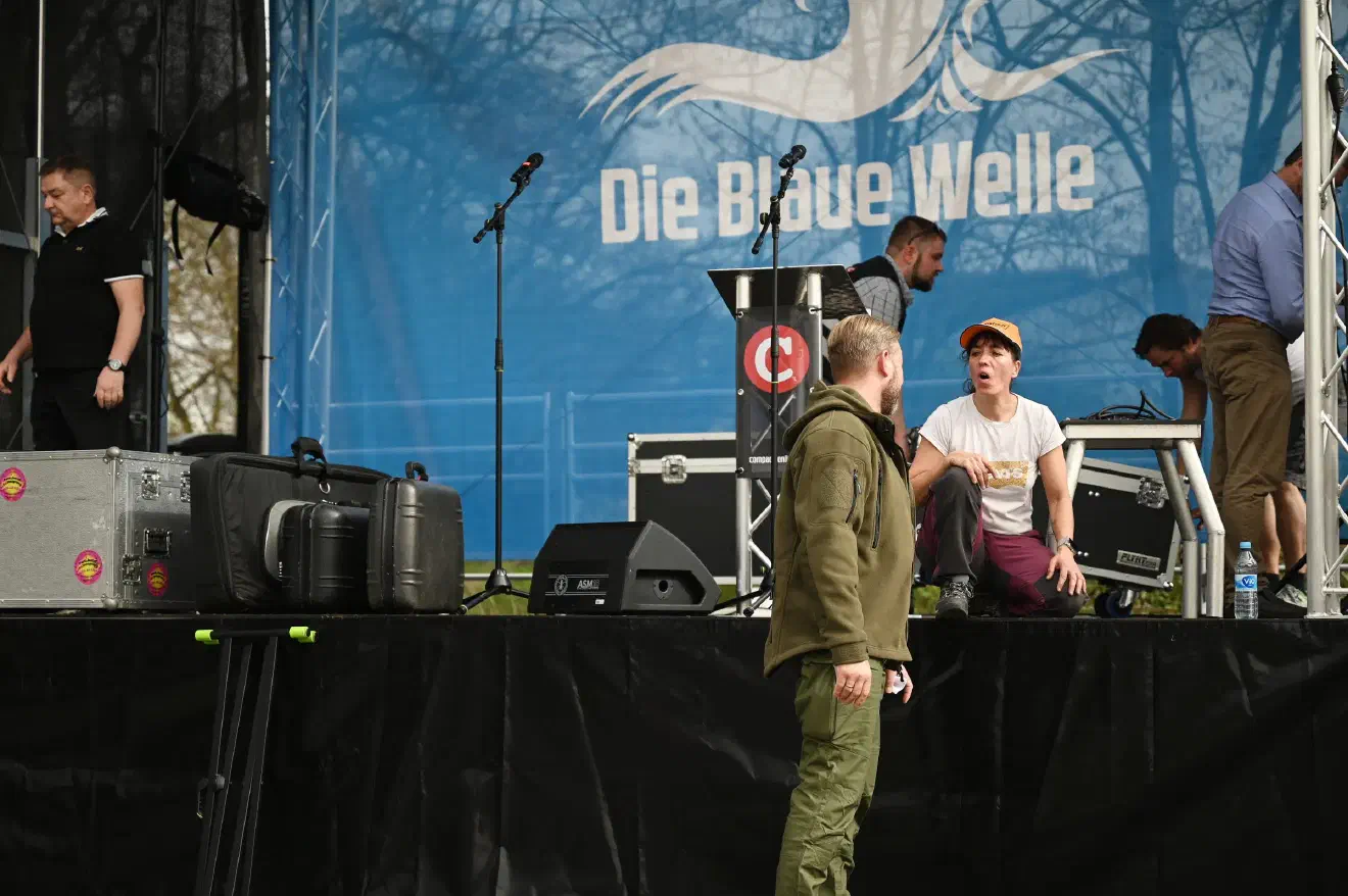 Nachdem im Vorfeld der Veranstaltungsreihe der Verdacht aufkam, dass es sich bei den Veranstaltungen um unerlaubte Wahlwerbung handelt, vermieden die Veranstalter:innen all zu offene Bezüge zur AfD. Dennoch war klar, worauf die Veranstalter:innen abzielten: Wahlerfolge der AfD.