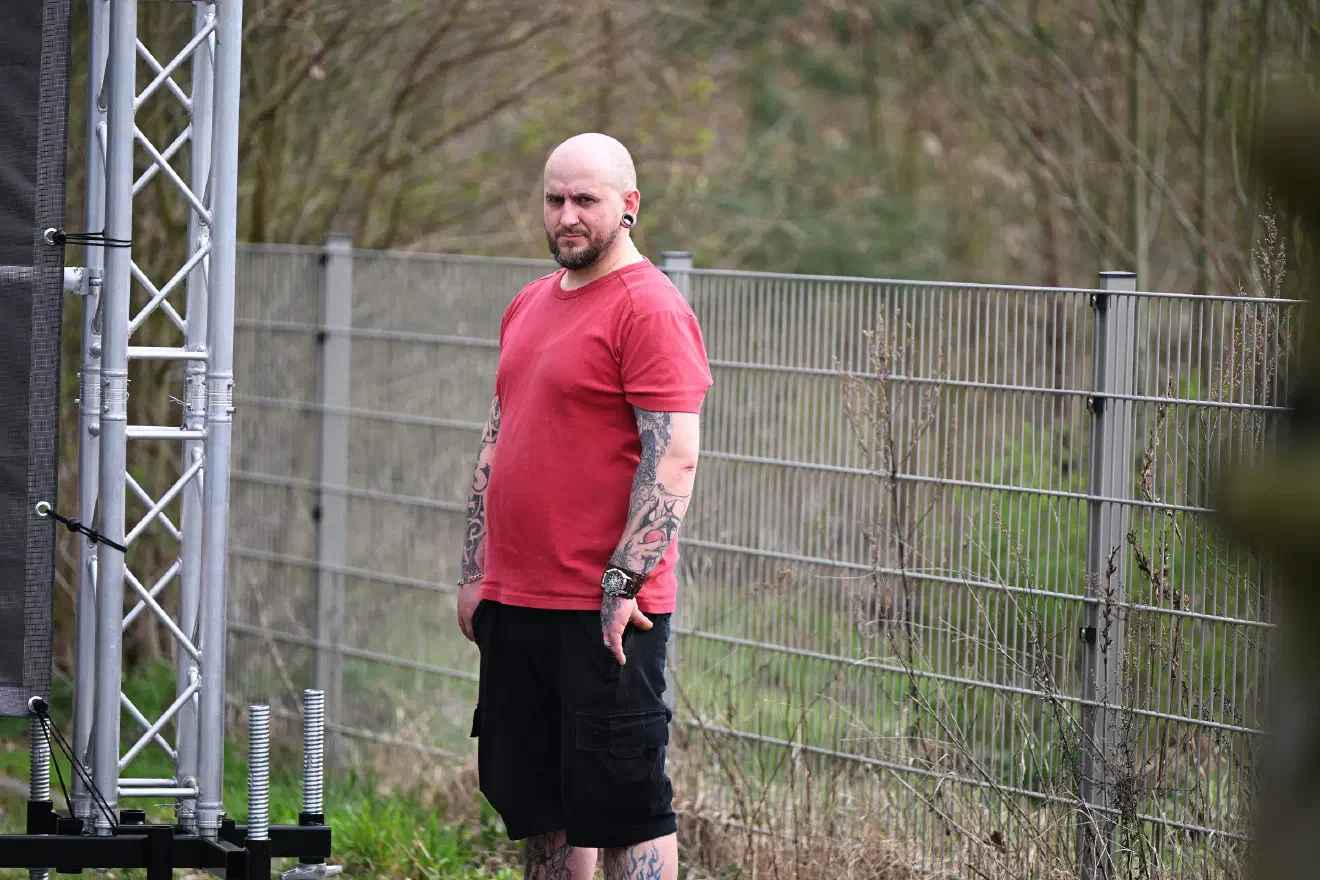 Zusammenfassend fand sich hier eine krude Mischung aus extrem rechten Wahlkampfhelfer:innen der AfD, Neonazis, Querdenker:innen und natürlich der AfD selbst. 