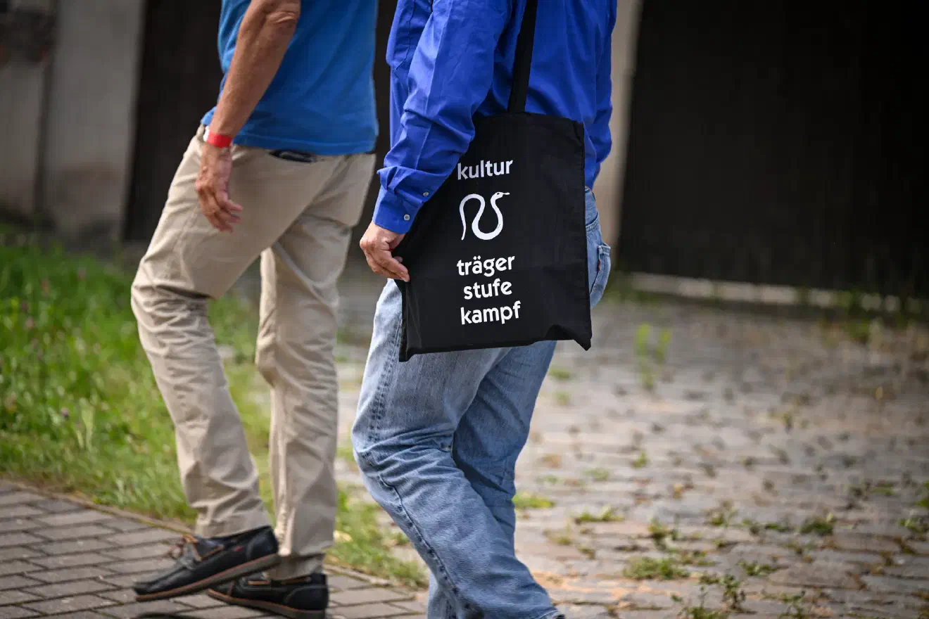 In der Einladung hatte Kubitschek auf die anwesende Presse hingewiesen und Anweisung gegeben, wie damit umzugehen sei: