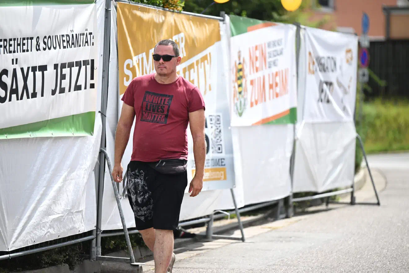 So kam es erneut zu Mord- und Gewaltandrohungen gegen anwesende Journalisten, während die Polizei nicht eingriff.