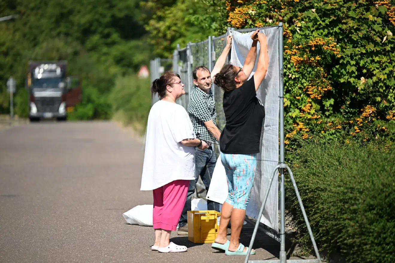 Angemeldet waren bei den Behörden etwa 250 Personen. Am Ende wurden es knapp hundert Personen weniger.