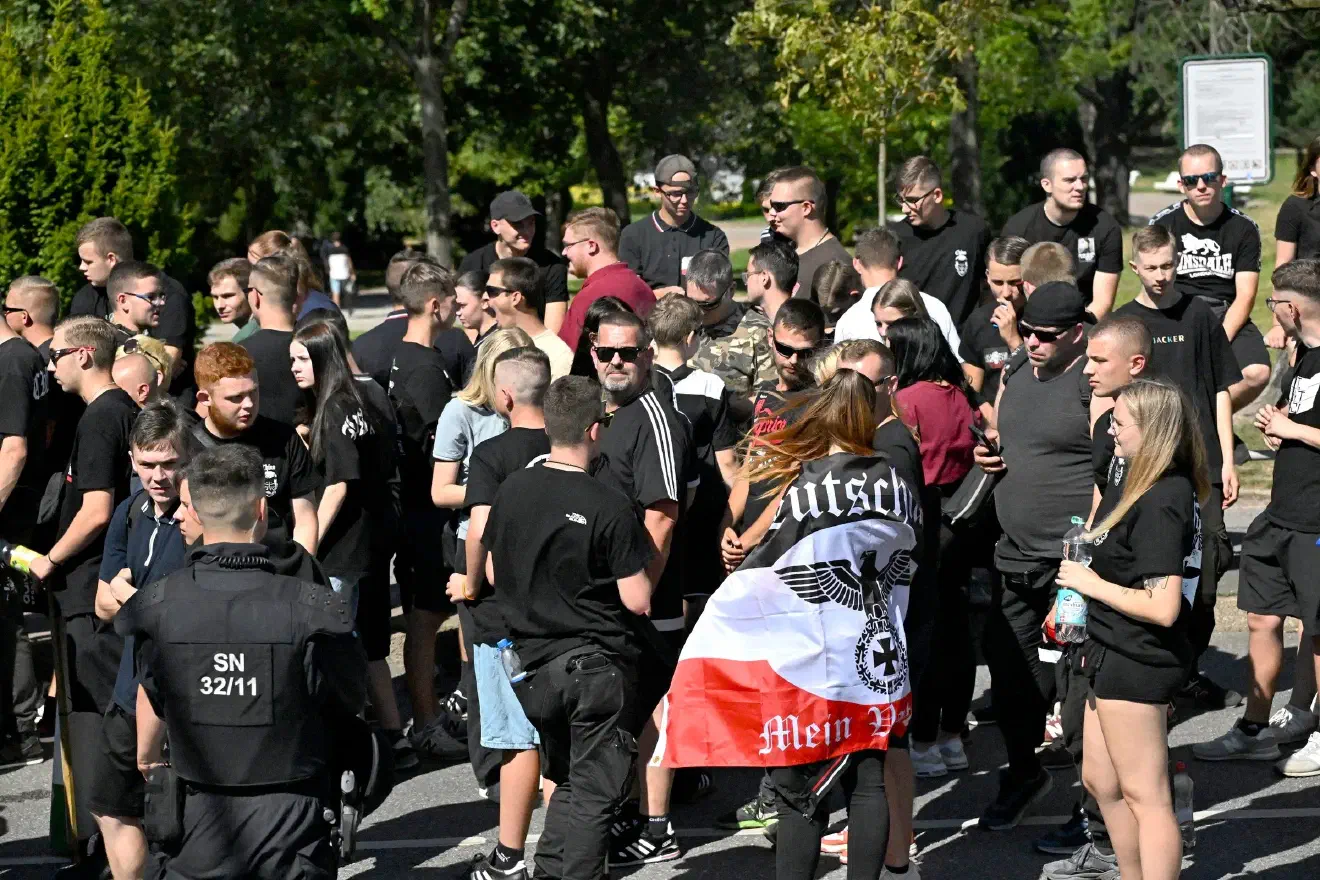 Den Großteil der Teilnehmenden stellten jedoch zumeist sehr junge, aktionsorientierte Personen, welche auch schon bei ähnlichen Veranstaltungen in Magdeburg, Leipzig oder Bautzen in den  Wochen zuvor aufgefallen waren. 