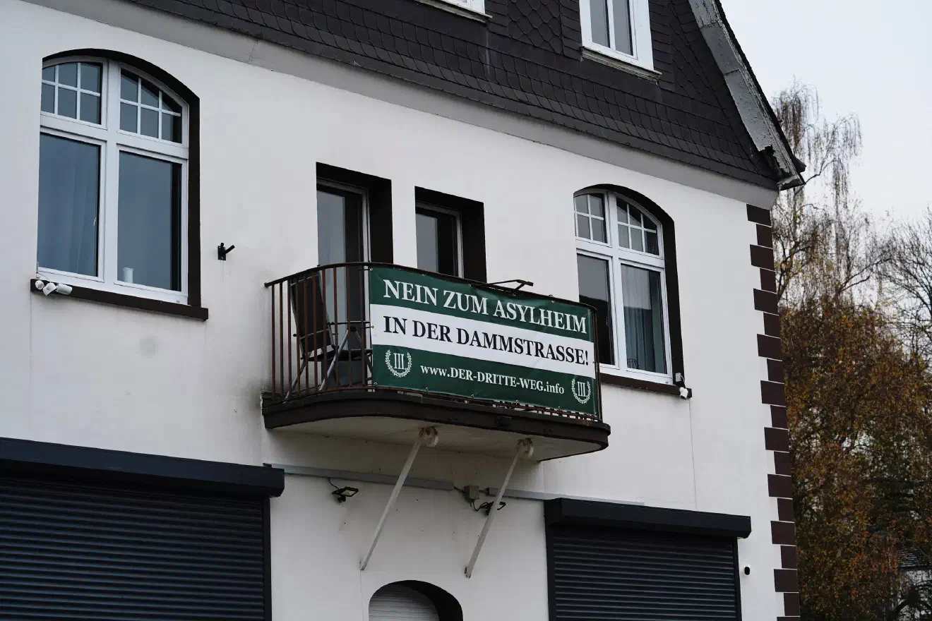 Angekündigt wurden neben den Neonazi-Rappern "Kavalier" (Dominik Raupbach) und "Proto" (Kai Naggert) auch die Rapper MKD, Azatro und Skeptika. Zudem wurde mit einem Sportwettkampf, politischen Redebeiträgen und einem Handwerkermarkt geworben.