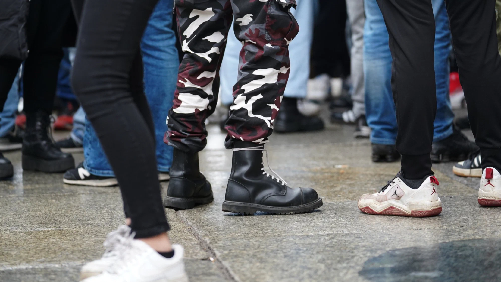 Demonstration von jungen Neonazis in Berlin