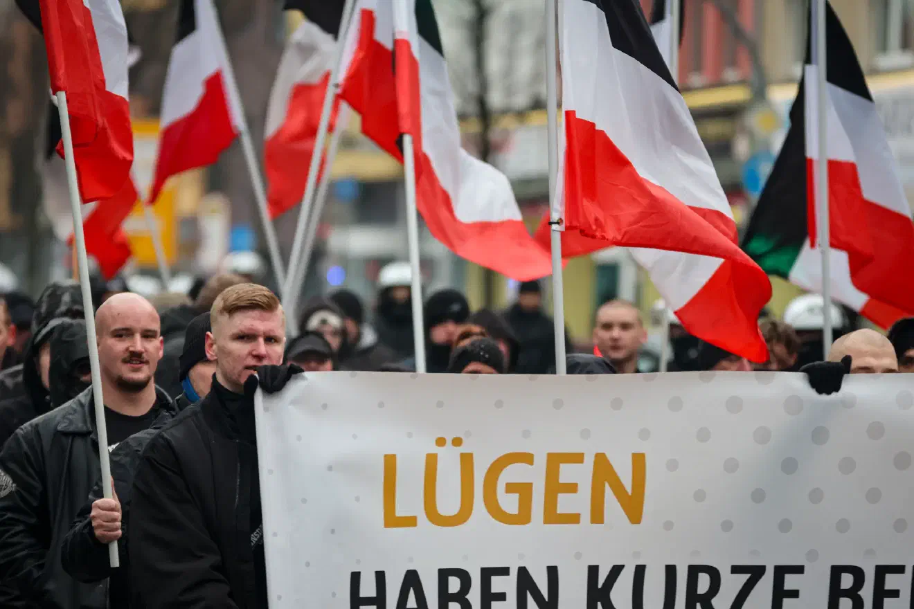 Inhaltlich ging es den Teilnehmenden vor allem um die Personalie des Dortmunder Polizeipräsidenten Gregor Lange und dessen Aussagen, die Dortmunder Naziszene besiegt zu haben sowie um, von ihm angeordnete, Überwachungsmaßnahmen.