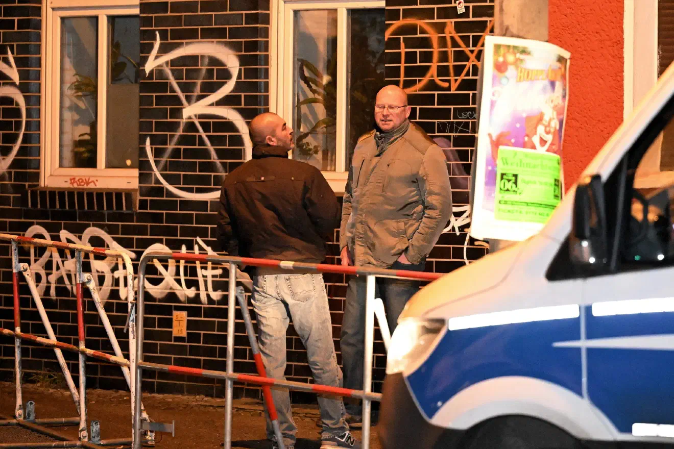 Insgesamt nahmen etwa 30 Personen an der Veranstaltung teil. Ursprünglich wollten mehr anreisen:: Gegenproteste vor dem Gebäude schreckten etliche Neonazis jedoch ab, wie es im Nachhinein in der Neonaziszene hieß.