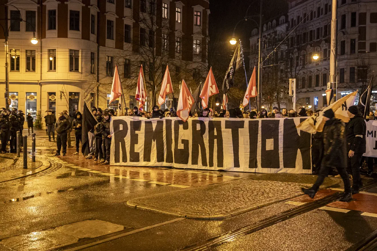 Am 21.12.2024 fand in Magdeburg mit bis zu 2000 Teilnehmenden einer der größten Aufmärsche der extremen Rechten des letzten Jahres statt.