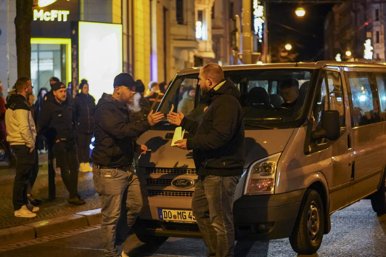 Allen voran der ehemalige Dortmunder Neonazi Alexander Deptolla, welcher sowohl die Gespräche mit der Polizei als auch die Koordination der Ordner:innen übernahm.