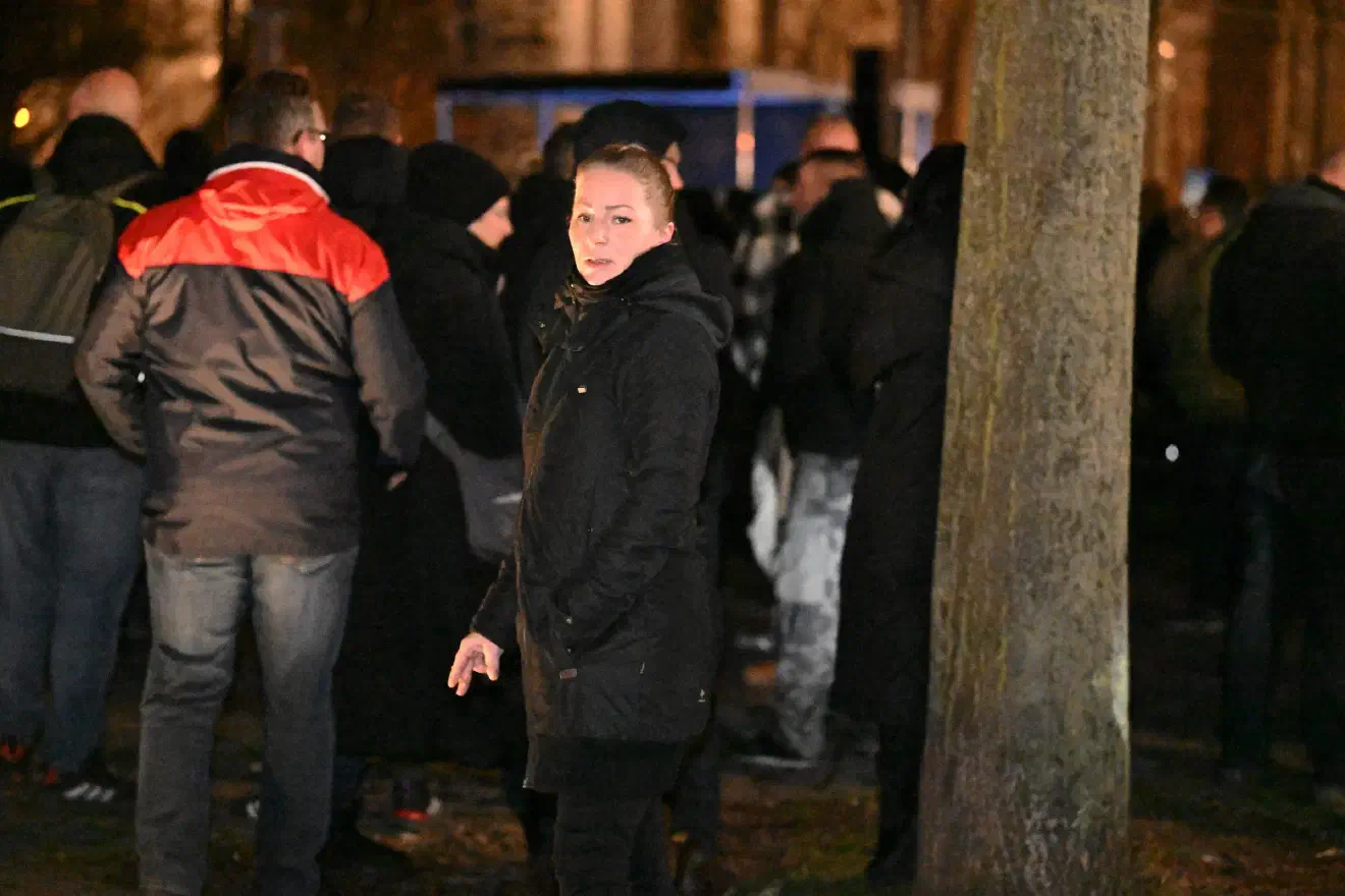 Trauer war bei den angereisten Neonazis allerdings nicht das verbindende Element: am Rand der Veranstaltung machten die Neonazis Jagd auf vermeintlich politische Gegner:innen.