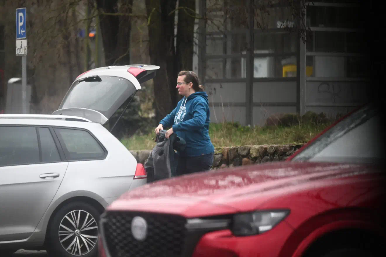 Zwei Dutzend Personen, davon deutlich mehr als die Hälfte weiblich, kamen an diesem Sonntag am Bahnhof in Sprötze zusammen.