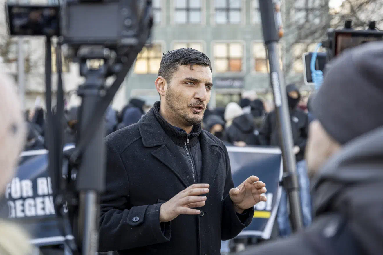 Angemeldet wurde der Aufmarsch durch das ehemalige AfD-Mitglied Ferhat Sentürk (Bild) aus Aachen. Sentürk organisiert seit dem vergangenen Jahr mehrere Aufmärsche, welche sich vor allem an junge Neonazis richten.