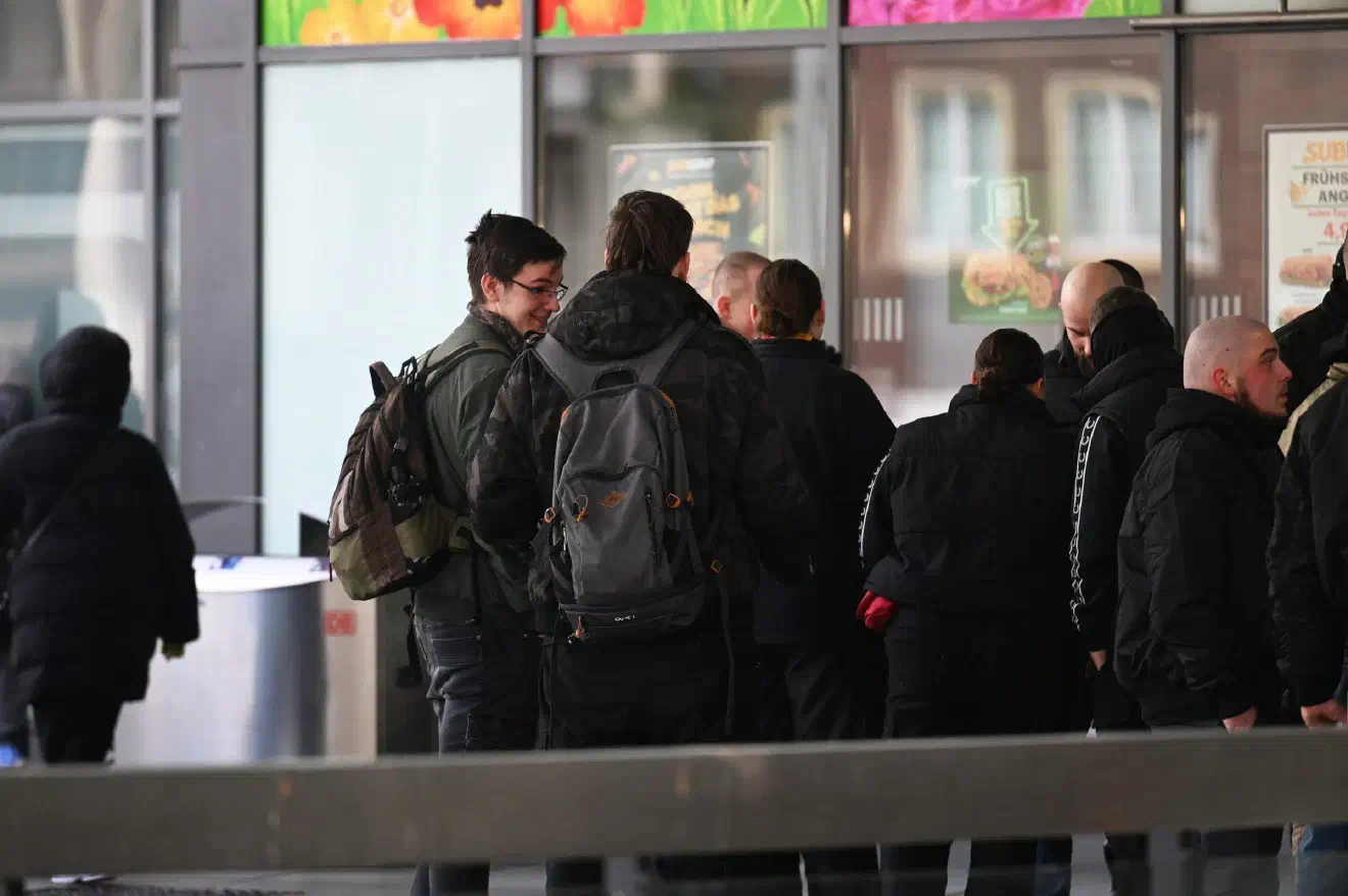 Aufgerufen wurde durch die noch recht junge Gruppierung -Jung und Stark NRW-, aber auch Vertreter:innen der Partei -Die Heimat- (ehemals NPD) sowie ihrer Jugendorganisation, der -Jungen Nationalisten- (JN) waren maßgeblich an der Organisation des Neonazi-Aufmarsches beteiligt.