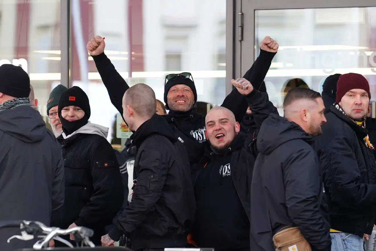 Dieser trat zwar offiziell als Anmelder in Erscheinung, auffällig war jedoch, dass erfahrene Neonazis aus den Strukturen der -Heimat- vor Ort die Organisation und leitende Rollen übernahmen.