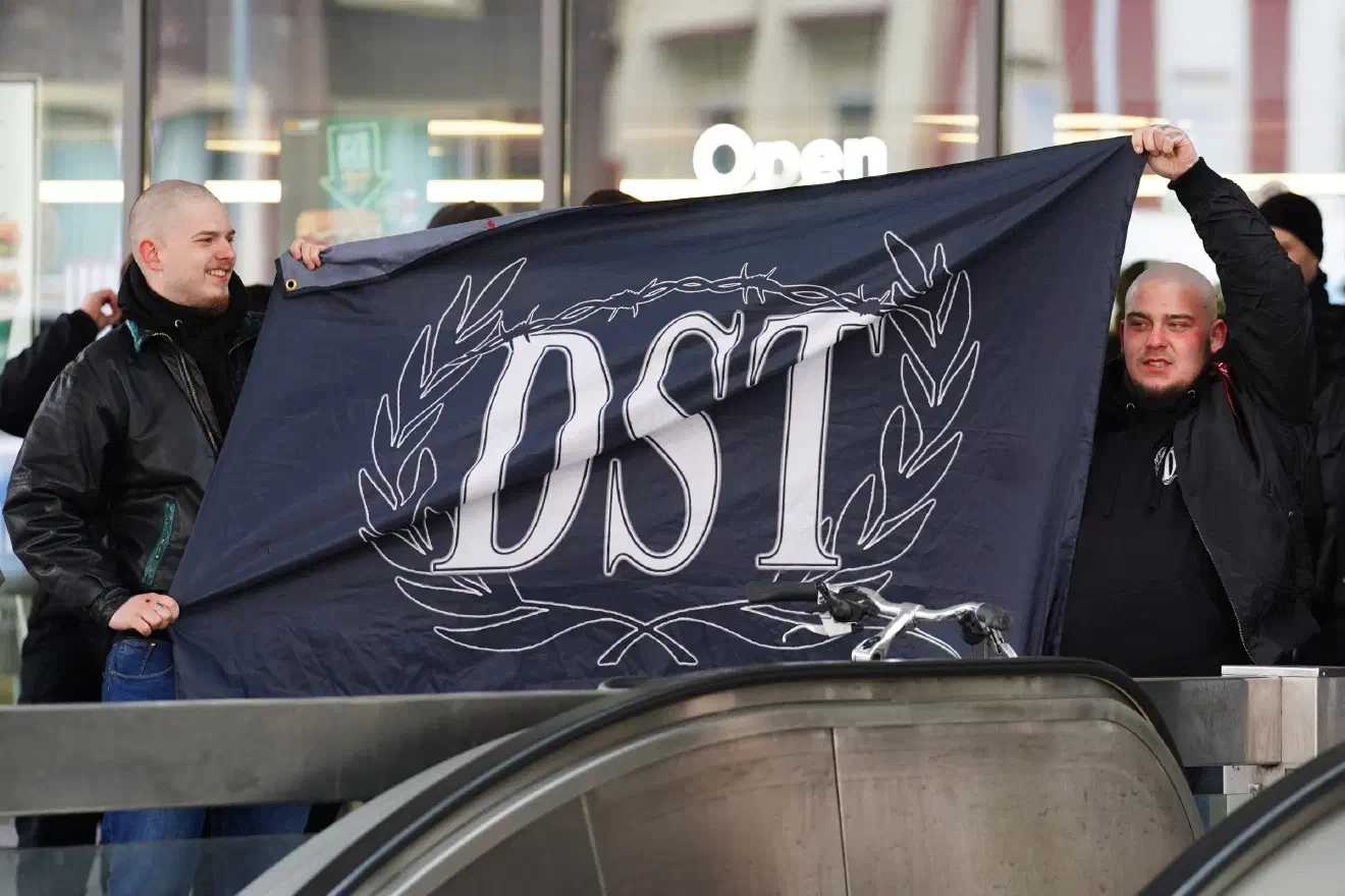 Angereiste Teilnehmer aus Dortmund übernahmen etwa Aufgaben als Ordner und versuchten, auf die überwiegend jugendlichen Demonstrant:innen einzuwirken, um das Bild der Demonstration nach ihren Vorstellungen zu gestalten und für Disziplin zu sorgen. Dieses Bild bröckelte jedoch schnell, als einer der Dortmunder Ordner selbst kurzerhand einen Pressevertreter attackierte.