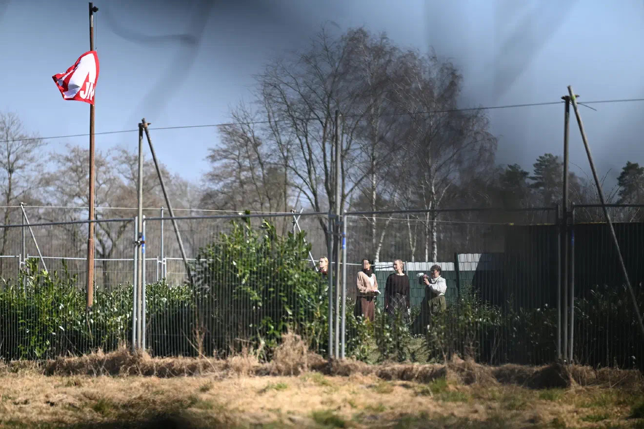 Während des Treffens vom "JN-Mädelbund" diente die Fahne vor allem als Hintergrund für kurze Videos - die zur späteren Veröffentlichung in den Sozialen Medien gedacht waren.