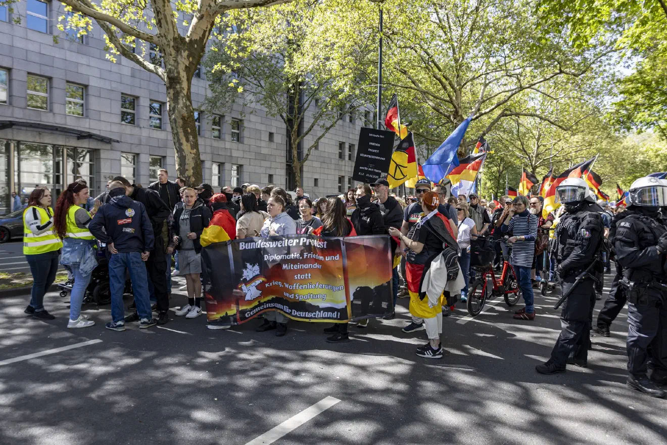 Die Demonstration begann vor dem Dortmunder U, dort stieß gegen 13:30 Uhr ein Autokorso dazu, bevor der Demonstrationszug sich in Bewegung setzte.