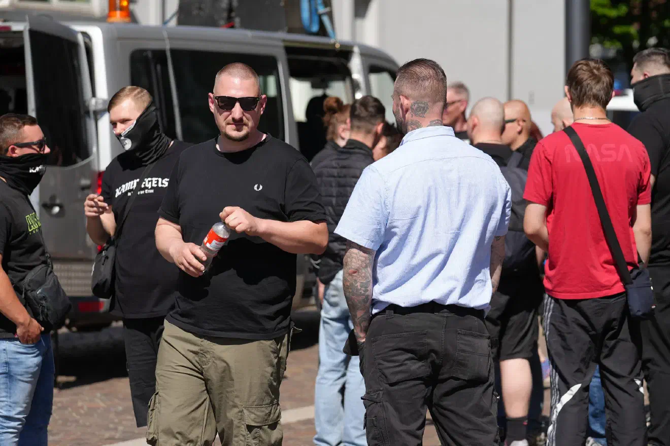 Aufgerufen hatten ebenfalls die Jugendorganisation der Partei, die "Jungen Nationalisten", sowie die Gruppe "Jung und Stark NRW".