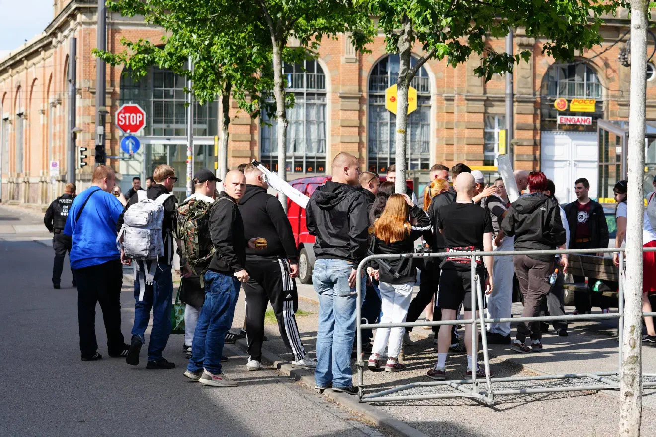 Am 31. Mai fand in Dresden eine Neonazi-Demonstration gegen den CSD statt, organisiert wurde diese durch die Jungen Nationalisten (JN) und Personen aus dem Kreis der Partei »Die Heimat«.