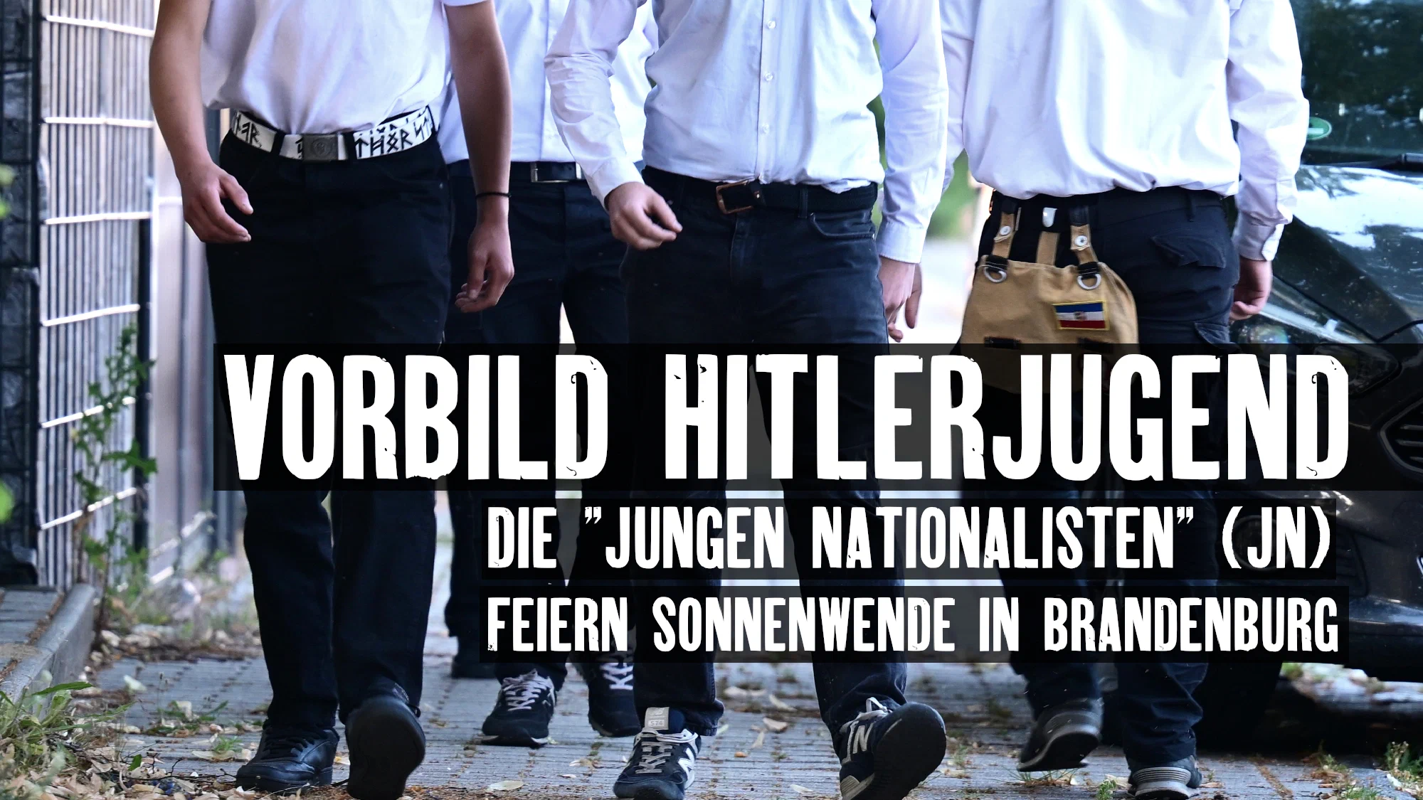 Vorbild Hitlerjugend: die "Jungen Nationalisten" (JN) feiern Sonnenwende in Brandenburg