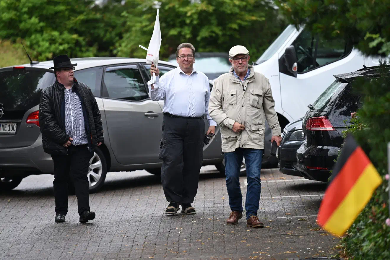 Auch Mitglieder des AfD-Kreisvferbands Cloppenburg/Vechta laufen regelmäßig in Bassum mit. So können sie doch so wenigstens auf einige Aktivitäten ihrerseits verweisen.