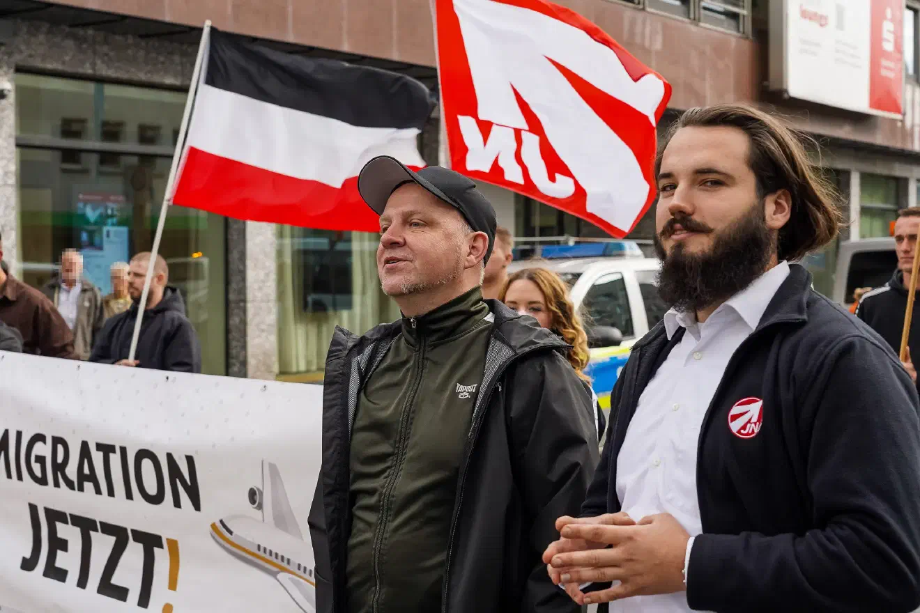 Auftritte hatten die bekannten Szene-Kader Sascha Krolzig, Sven Skoda, Claus Cremer, Jens Oberste-Berghaus sowie Raik Helm. Die Reden drehten sich um die üblichen Themen der Partei und waren klar neonazistisch geprägt.