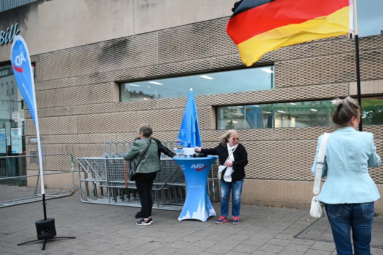 Unter dem Titel "Die ersten 100 Tage – eine Vision" skizzierte Kubitschek seine Vorstellungen für die erste Phase nach einer von ihm skizzierten parlamentarischen Machtergreifung der extremen Rechten durch die AfD.
