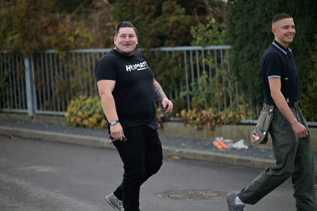 Zu der Veranstaltung reisten zahlreiche Neonazis sowie Akteur:innen aus dem rechten Vorfeld, als auch Vertreter:innen der AfD an. Das Treffen zeigte erneut, wie eng die extrem rechten Milieus und parteipolitische Akteur:innen inzwischen miteinander verflochten sind. Insgesamt nahmen knapp 100 Personen teil.