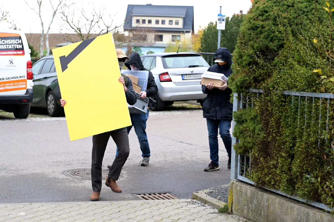 Unter den Teilnehmenden waren auch Aktivisten der "Identitären Bewegung" (IB), die teils eigens aus Niedersachsen angereist waren.