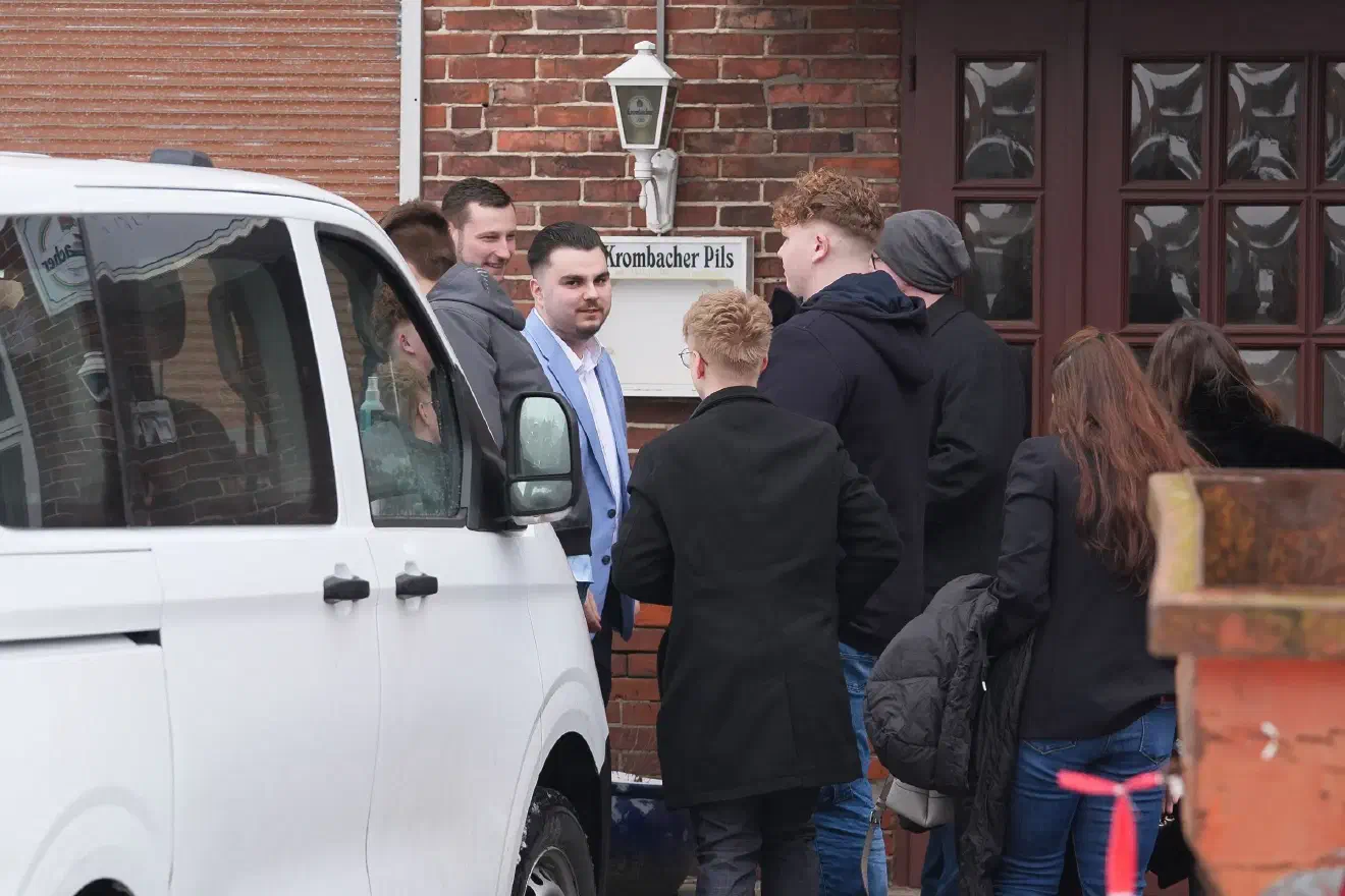 Unter den Teilnehmenden waren u.a. der stellvertretende Bundesvorsitzende der "Generation Deutschland" Adrian Maxhuni und die stellvertretende Finanzbeauftragte der "Generation Deutschland" Reinhild Goes aus Göttingen.