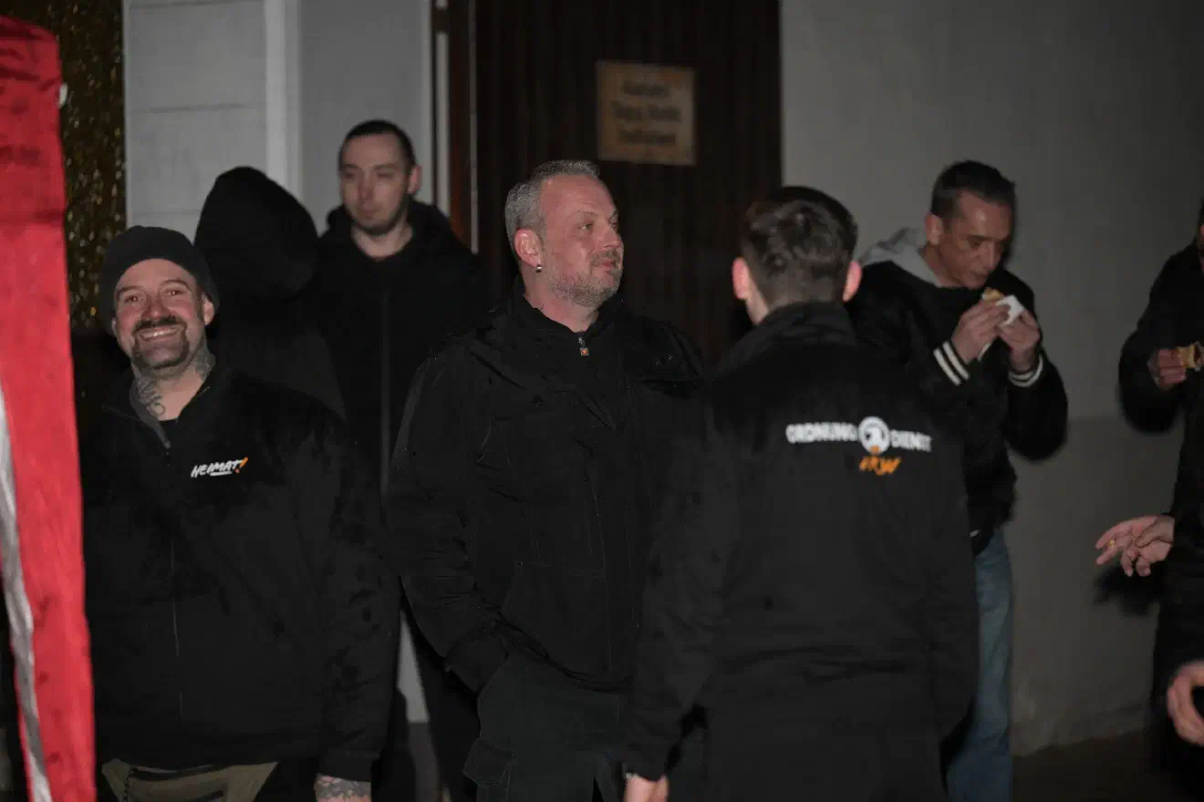 Nachdem in den vergangenen Monaten vermehrt Jugendliche und junge Erwachsene für entsprechende Aufmärsche im Ruhrgebiet mobilisiert werden konnten, deutet sich inzwischen ein Rückgang an. Der zuvor erkennbare Zulauf scheint seinen Höhepunkt überschritten zu haben.