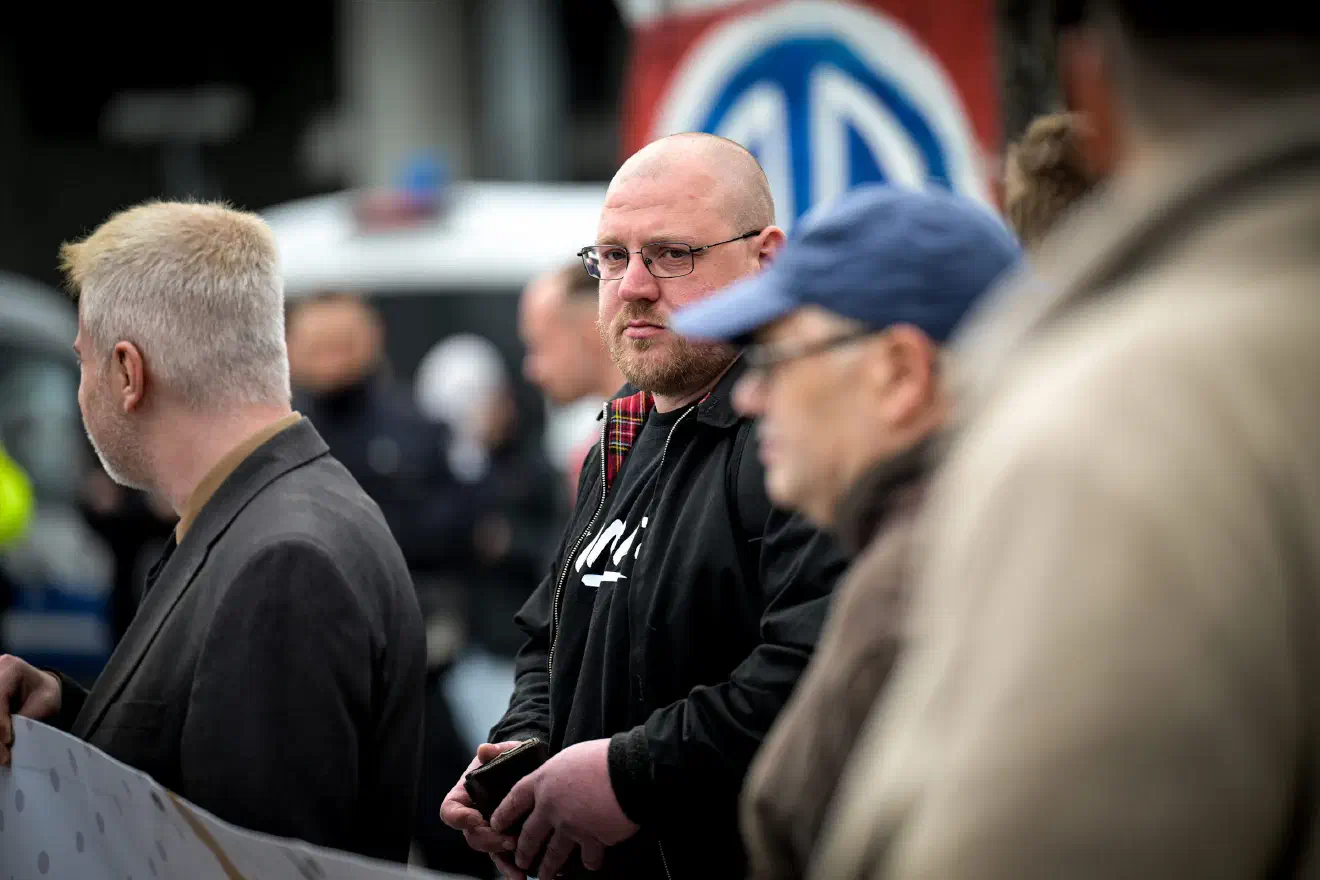 Auffällig war zudem, dass insbesondere jüngere Neonazis präsent waren – eine nachrückende Generation, die augenscheinlich weniger aus inhaltlicher Motivation als vielmehr wegen des Eventcharakters auf der Straße stand.