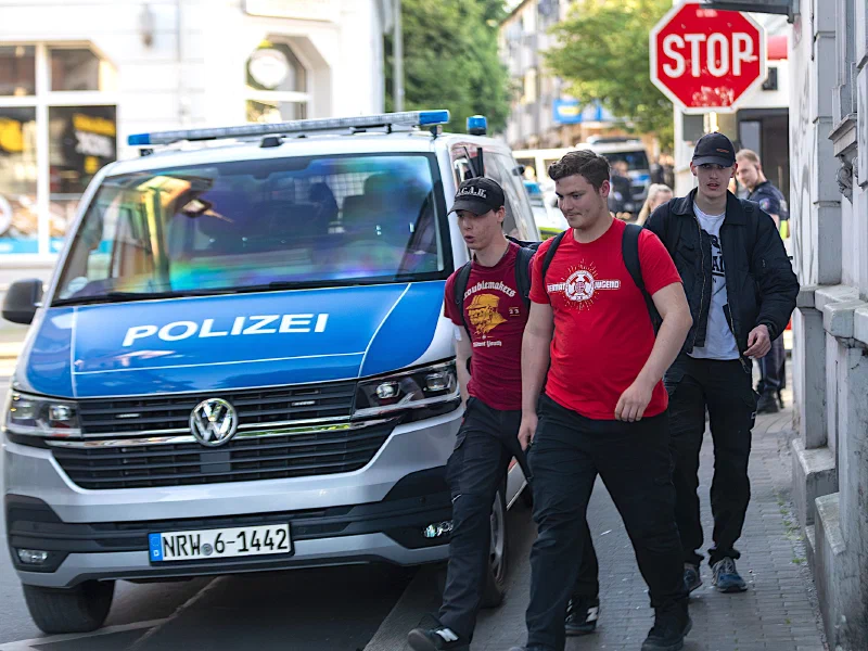 Militant Neonazi-Youth beim "Offenen Abend" in Dortmund