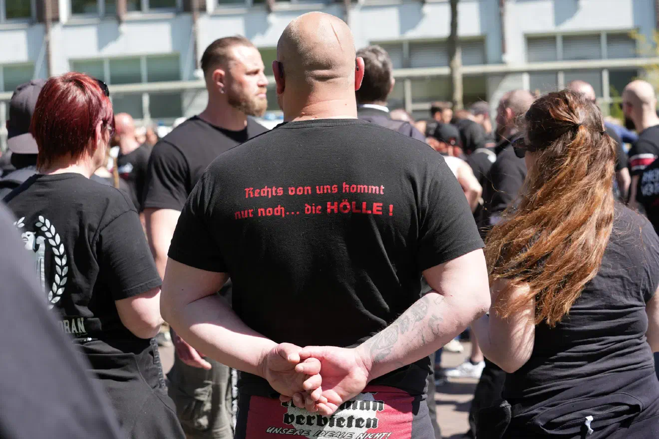Verspätet und schwach besucht: Am 1. Mai 2026 mobilisierte die neonazistische Partei „Die Heimat“ (ehemals NPD) bundesweit zu einer Demonstration in Essen.