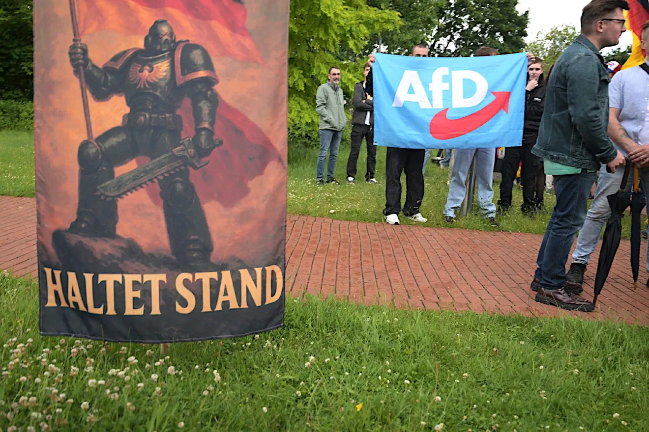 Auffällig war nicht nur die starke Präsenz von Aktivist:innen der AfD-Jugendorganisation „Generation Deutschland“ bei der Veranstaltung.