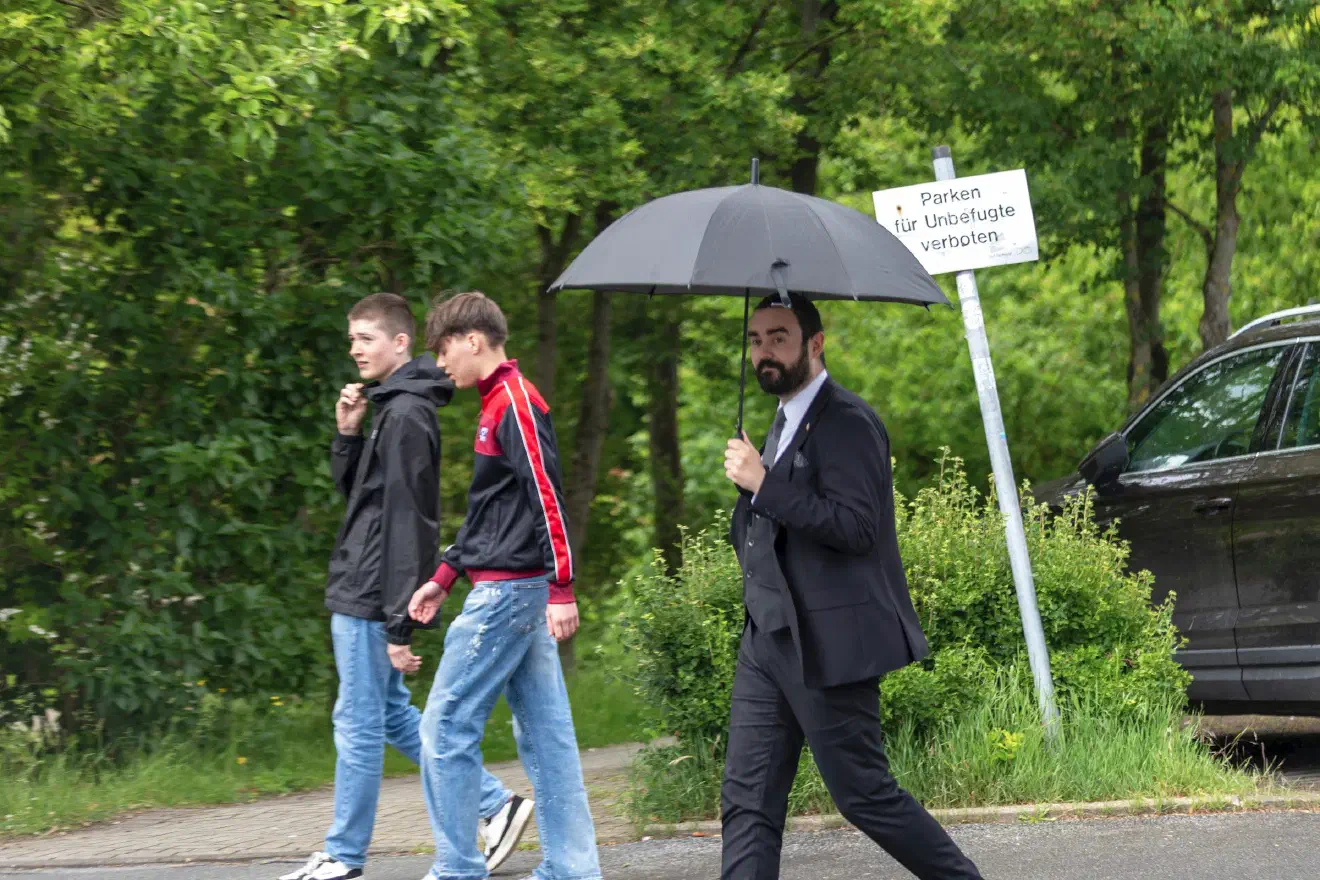 Die arbeitsmarktpolitische Botschaft der AfD setzt vielfach auf rassistische Schuldzuweisungen und das Ausspielen von Arbeitnehmer:innen gegeneinander.