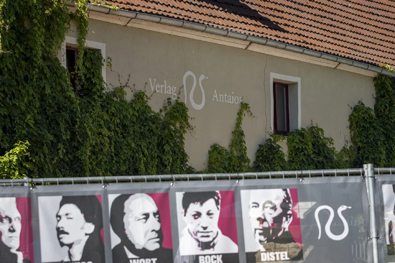 Bis zu 500 Personen aus dem gesamten deutschsprachigen Raum versammelten sich an dem Wochenende in dem kleinen Dorf in Sachsen-Anhalt.