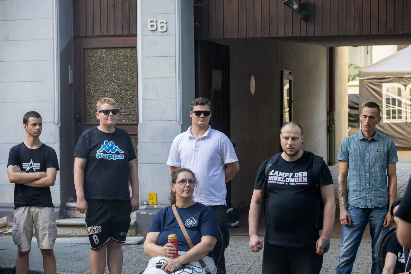 An einem erneuten "Offenen Abend" der neonazistischen Partei „Die Heimat“ in Essen-Kray nahmen rund 35 Personen teil.