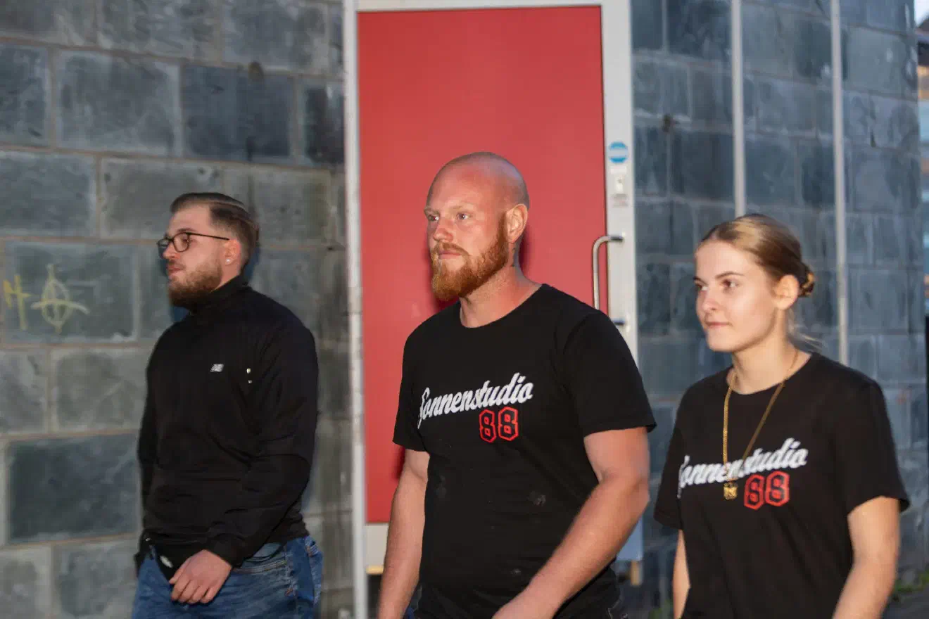 Die rückläufige Mobilisierungsfähigkeit darf dabei nicht mit eine Rückgang von Aktivitäten der lokalen Neonaziszene verwechselt werden. Der Vorfall am Wilhelmplatz macht deutlich, dass ein kleiner Kreis ausreicht, um politische Auseinandersetzungen in körperliche Übergriffe münden zu lassen. Die Mobilisierungsfähigkeit der Szene und ihr Gewaltpotenzial sind daher getrennt voneinander zu betrachten.