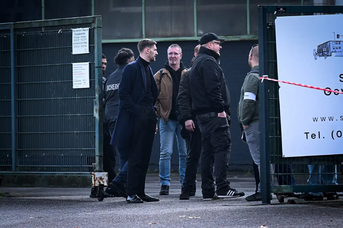Federführend an der Veranstaltung in Neumünster beteiligt war auch der schleswig-holsteinische AfD-Politiker Kevin Dorow (Nicht im Bild). Dorow gehörte dem GD-Bundesvorstand an, musste seine Parteiämter jedoch im März 2026 niederlegen, nachdem er einen Leitspruch der Hitler-Jugend zum „Leitstern“ für die künftige Ausrichtung der AfD-Jugend erklärt hatte.