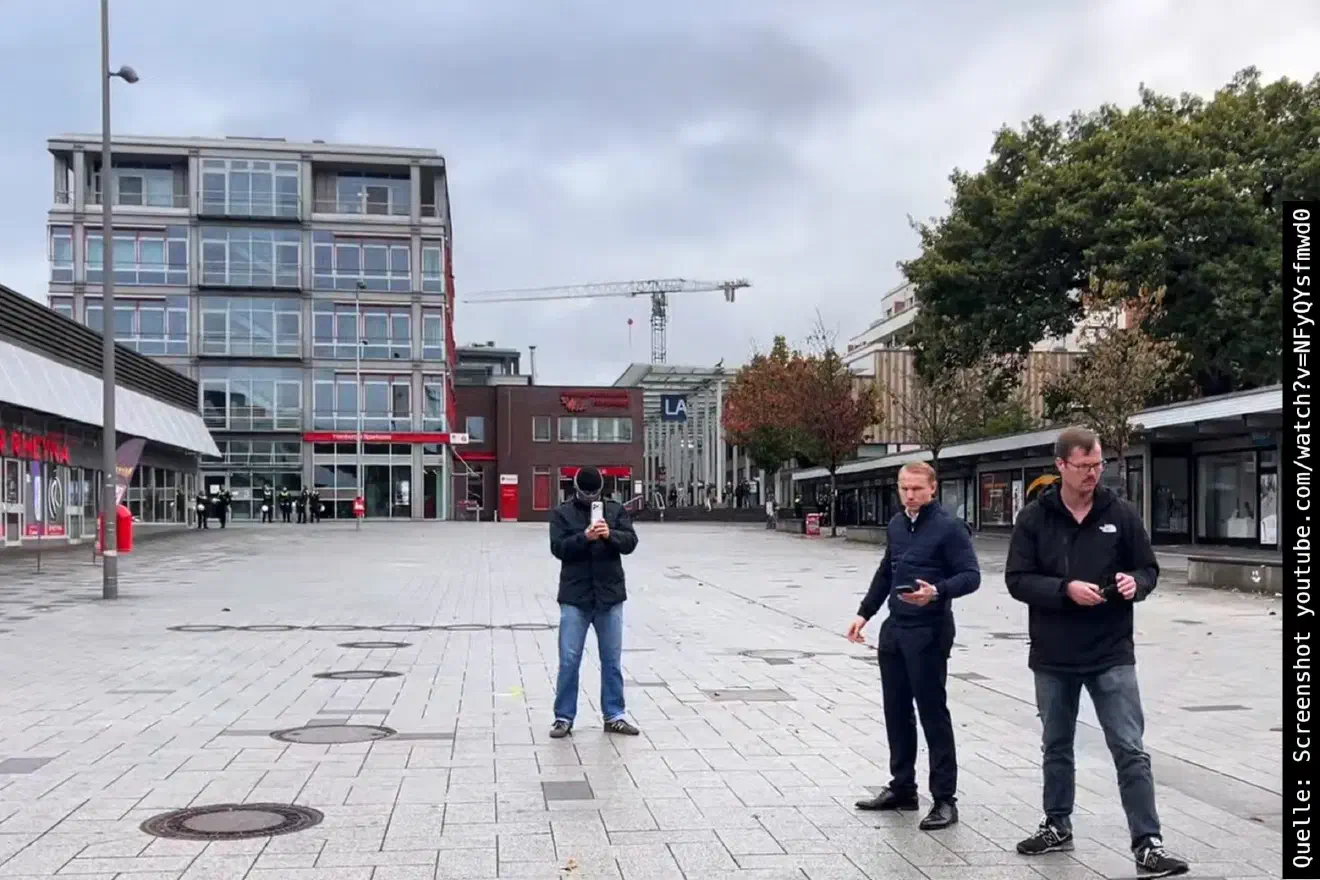 Die Polizei verwies die Veranstalter schließlich auf den Langenhorner Markt im gleichnamigen Hamburger Stadtteil. Dort entrollte die Gruppe ihr Banner mit rund zweistündiger Verspätung - brach die Aktion jedoch nach weniger als einer halben Stunde wieder ab. Mit der Verlegung des Veranstaltungsorts zeigten sich die Beteiligten offenbar unzufrieden.