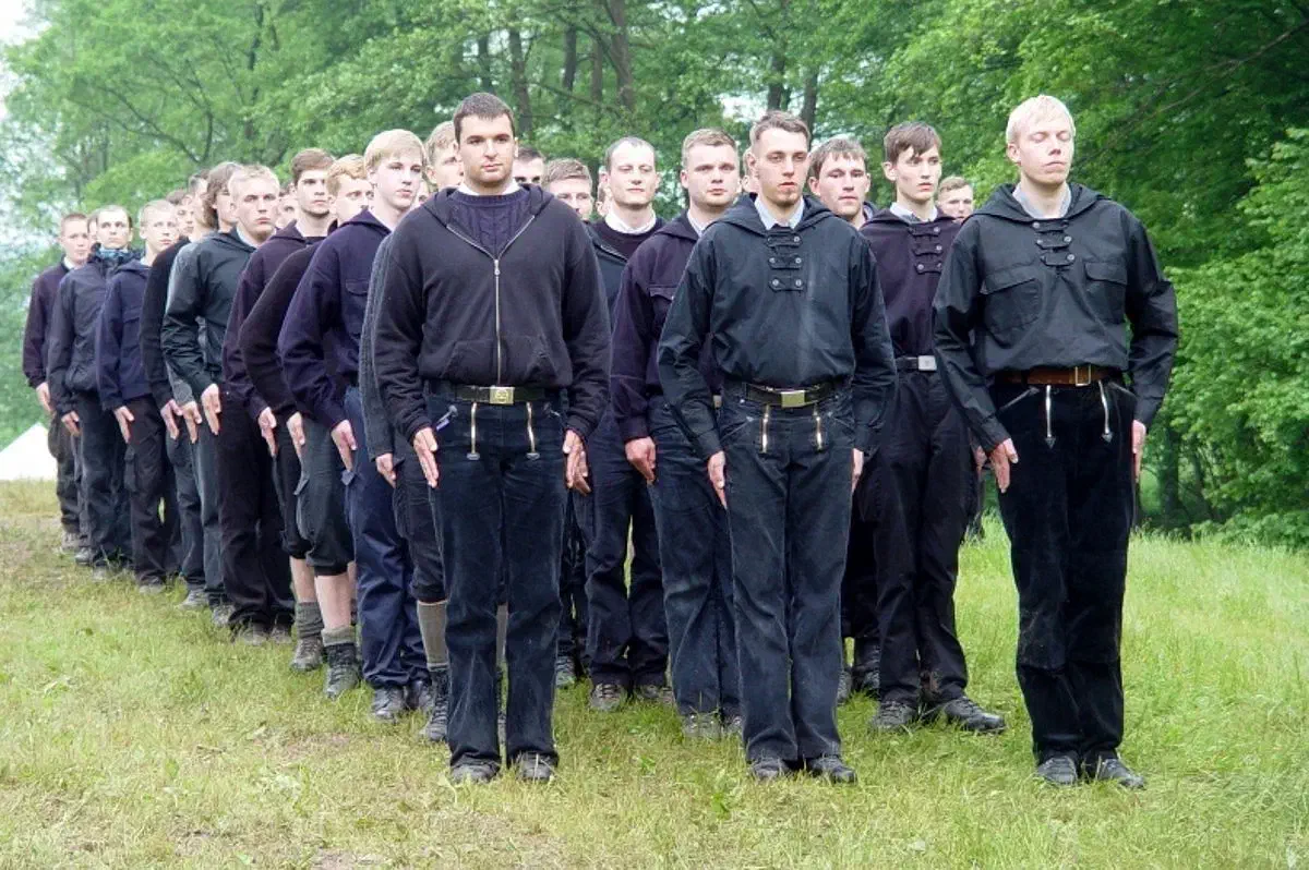 Paramilitärische Schulung des HDJ-Nachwuches
